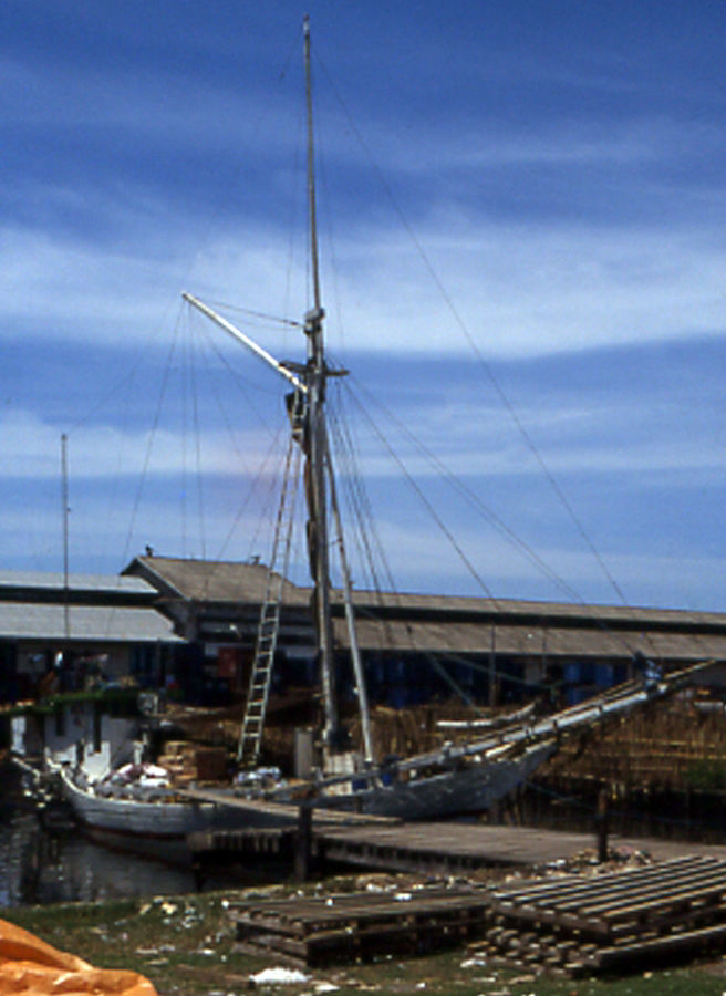 Perahu jonggolang yang dijadikan PLM, 1988; foto oleh H. Liebner
